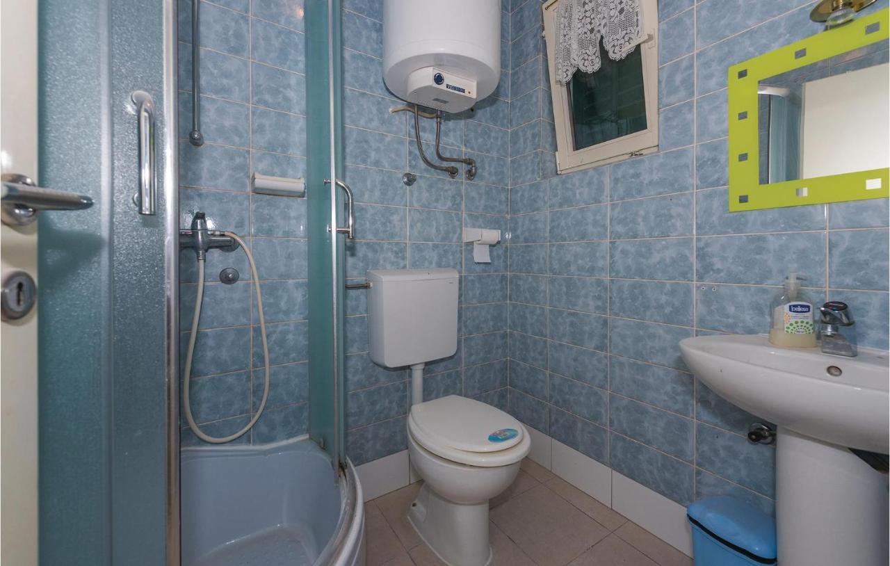 2 Bedroom Amazing Apartment In Rogoznica Рогозница Екстериор снимка