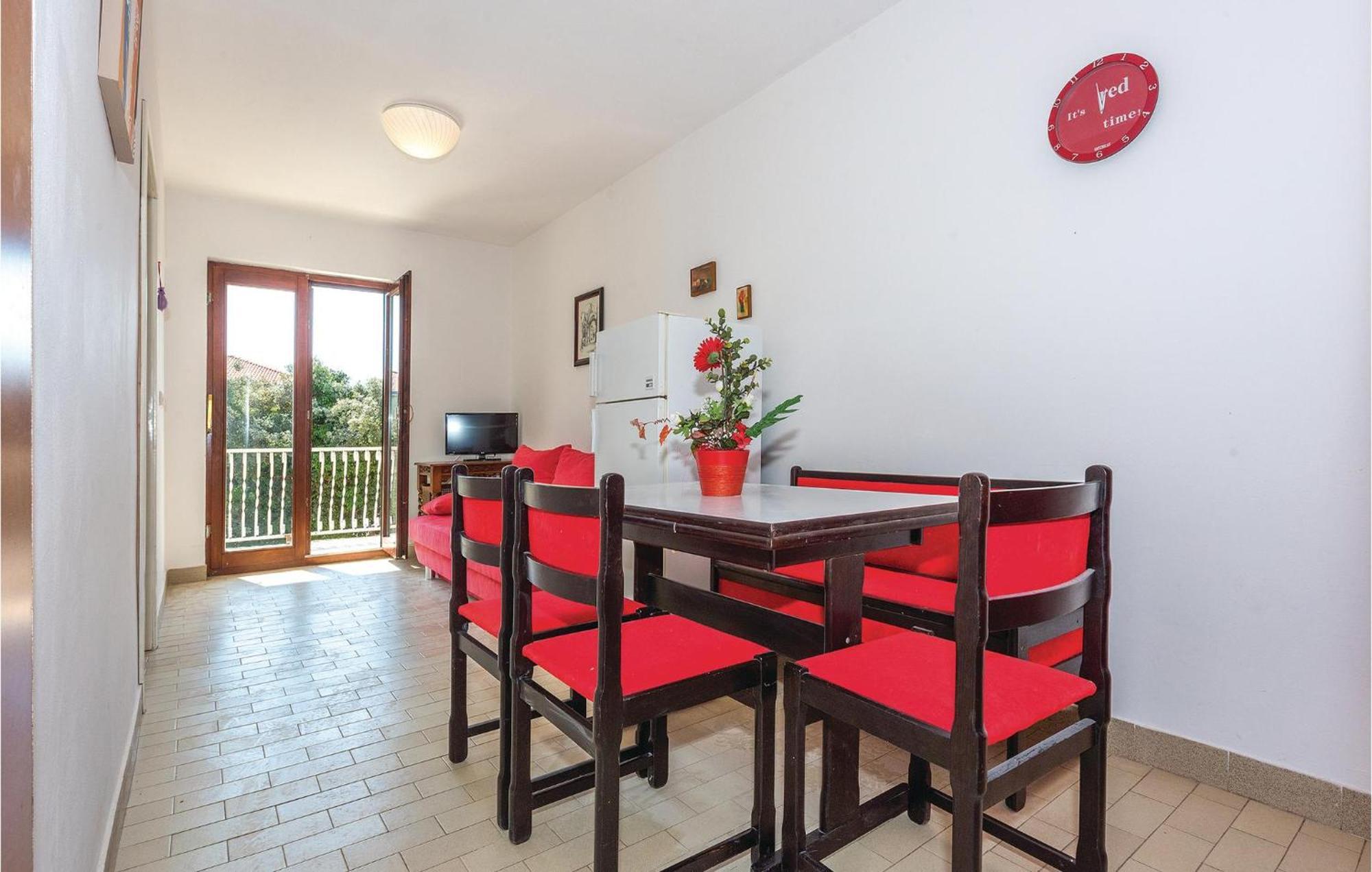 2 Bedroom Amazing Apartment In Rogoznica Рогозница Екстериор снимка